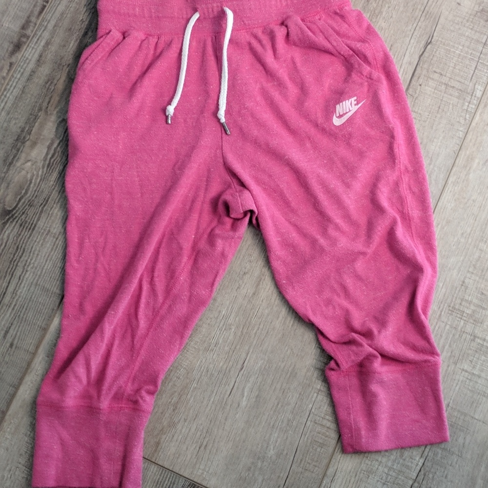 Nike girls cropped athletic pants